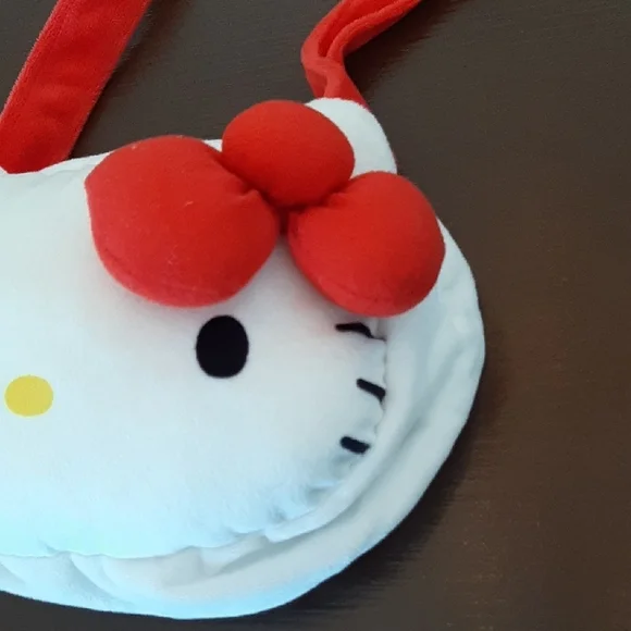 Hello Kitty Plush Crossbody Bag - Picture 3 of 7
